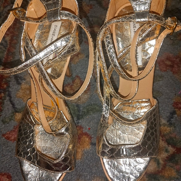 Gold strappy heels - Picture 1 of 6